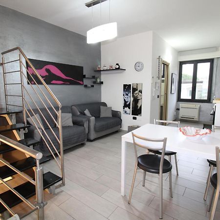 Corona'S Apartment- Fronte Spiaggia La Caletta Luaran gambar