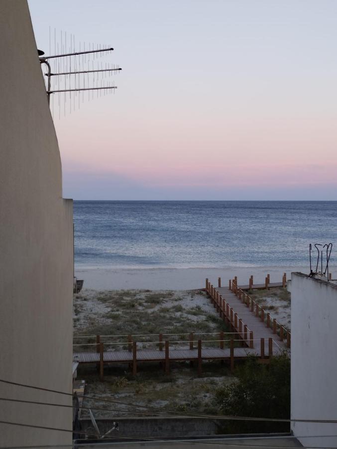 Corona'S Apartment- Fronte Spiaggia La Caletta Luaran gambar